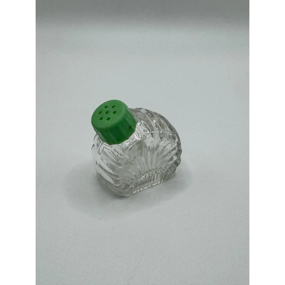 Vintage Glass Seashell Salt and Pepper Shakers Set of 4 Green Lids Coastal Decor
